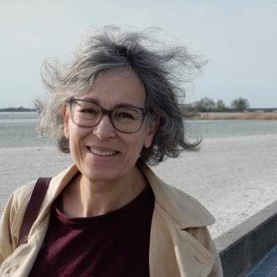 Dr. Suzette van der Waal